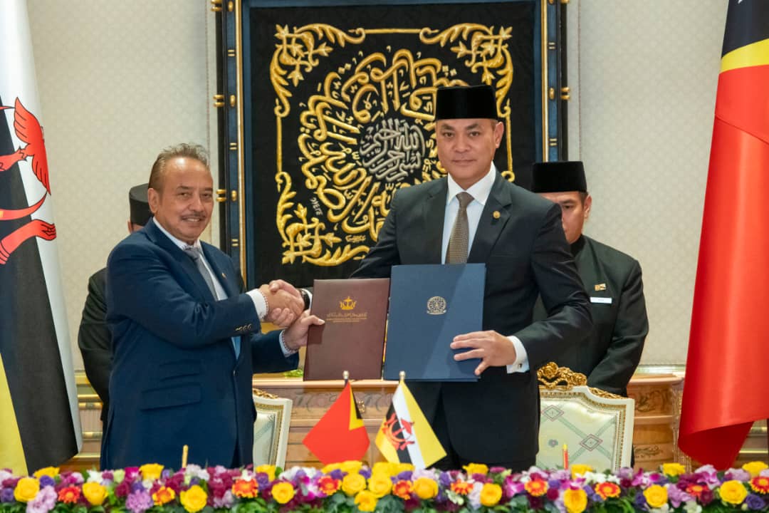 Liurai Brunei Darussalam, Sua Majestade, Hassanal Bolkiah Ibni Omar Ali Saifuddien III ho Vise Primeiru Ministru Asuntu Ekonómiku, Francisco Kalbuadi Lay. Foto, Mídia Vise-PM.
