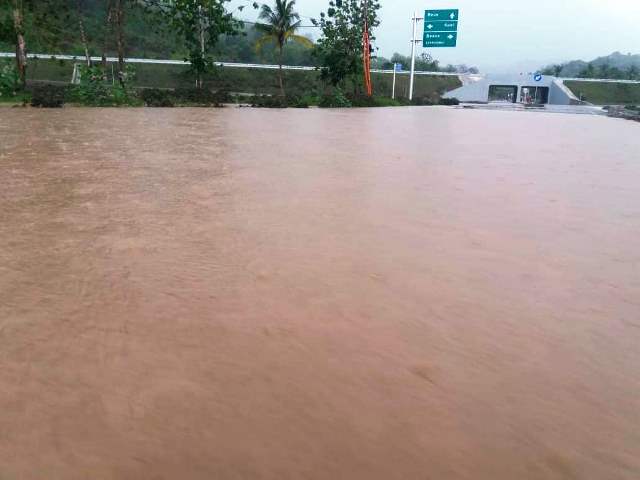 Auto-estrada Suai ne’ebé hamosu inundasaun boot iha fulan Novembru 2018. Foto, Arkiva SMI.