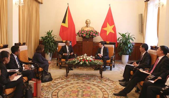 Enkontru bilaterál entre MNE Sosialista Vietaname, Pham Binh Minh ho MNEK – TL, Dionisio Babo, iha Ha Noi – Vietname. Foto, Mídia MNEK.