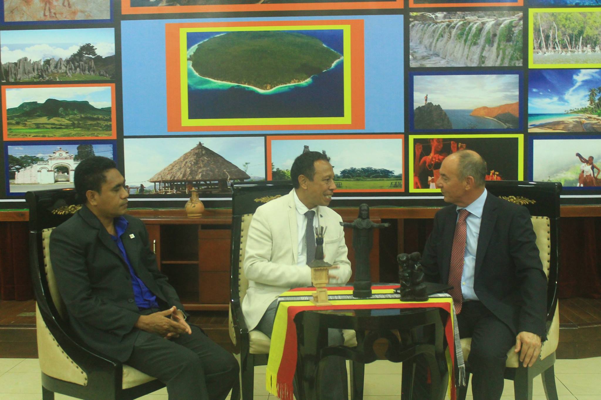 Sorumutu entre Ministru Turizmu Manuel Vong ho Embasador Portugal iha Timor-Leste, Jose Pedro Machado Vieira. Foto, MT